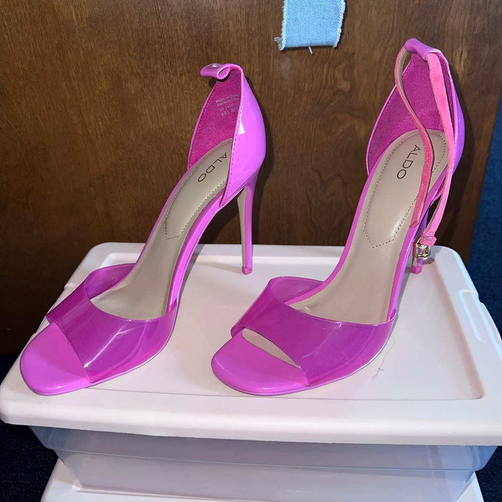 Hot pink Aldo shoes ! Missing ankle strap on right